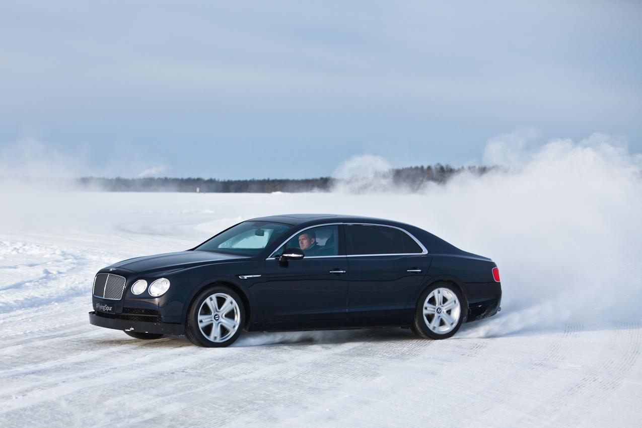 Debutto del BENTAYGA a Power On Ice - image 013358-000120689 on https://motori.net