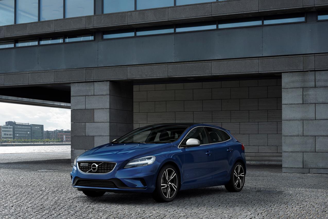 Volvo Cars sceglie la V40 per mostrare il nuovo volto di Volvo - image 018609-000172333 on https://motori.net