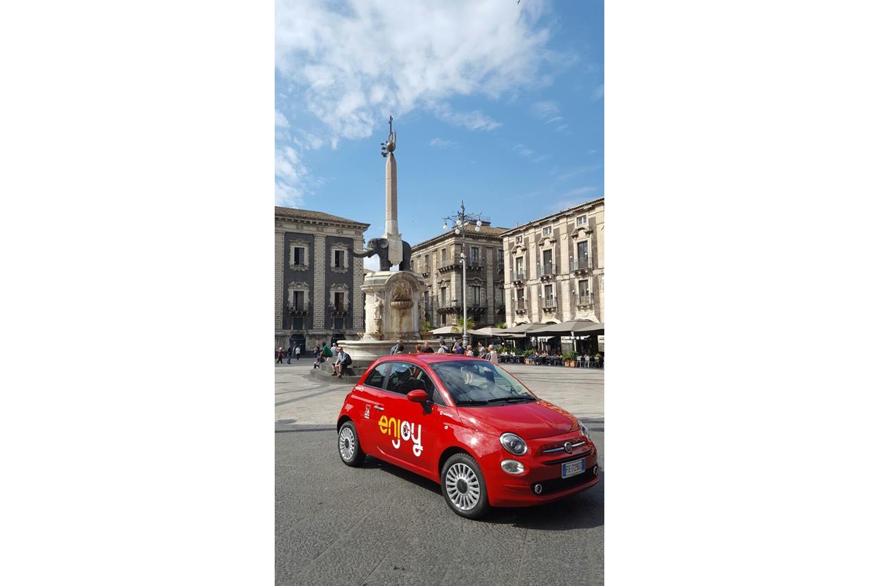 Bookmark and Share Enjoy sbarca a Catania con 170 Fiat 500 - image 021843-000203850 on https://motori.net