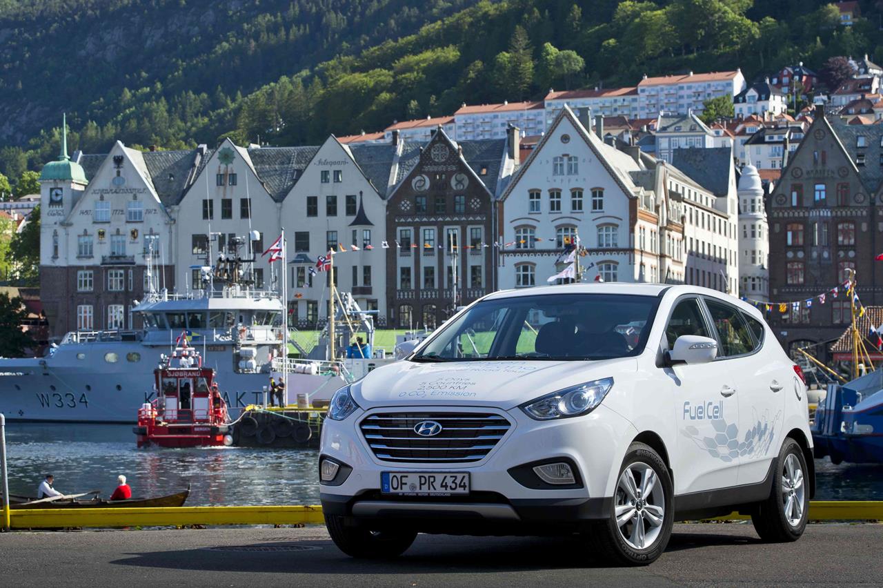 Hyundai ix35 Fuel Cell attraversa l’Europa dalla Norvegia a Bolzano - image 021851-000203886 on https://motori.net