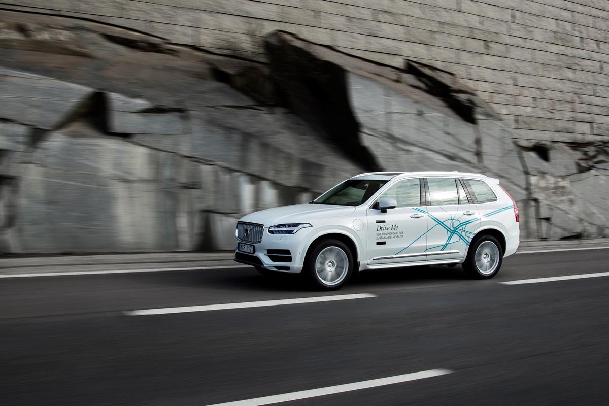 Volvo Cars e Uber uniscono le forze per lo sviluppo di auto a guida autonoma - image 021961-000204670 on https://motori.net