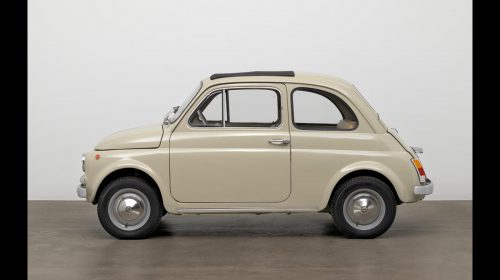 La Fiat 500 diventa un'opera d'arte moderna al MoMA di New York - image 022509-000207811-500x280 on https://motori.net