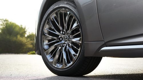 Lexus presenta la nuova LS Hybrid - image 301-lexus-ls500h-manganese-detail-500x280 on https://motori.net