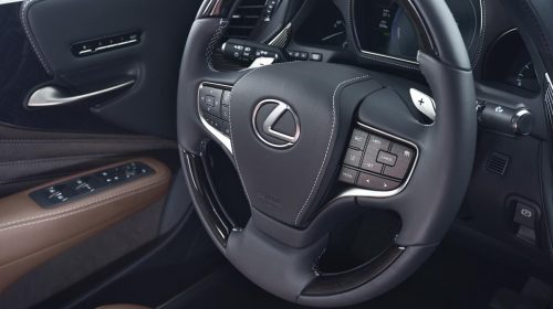 Lexus presenta la nuova LS Hybrid - image 327-lexus-ls500h-manganese-detail-500x280 on https://motori.net