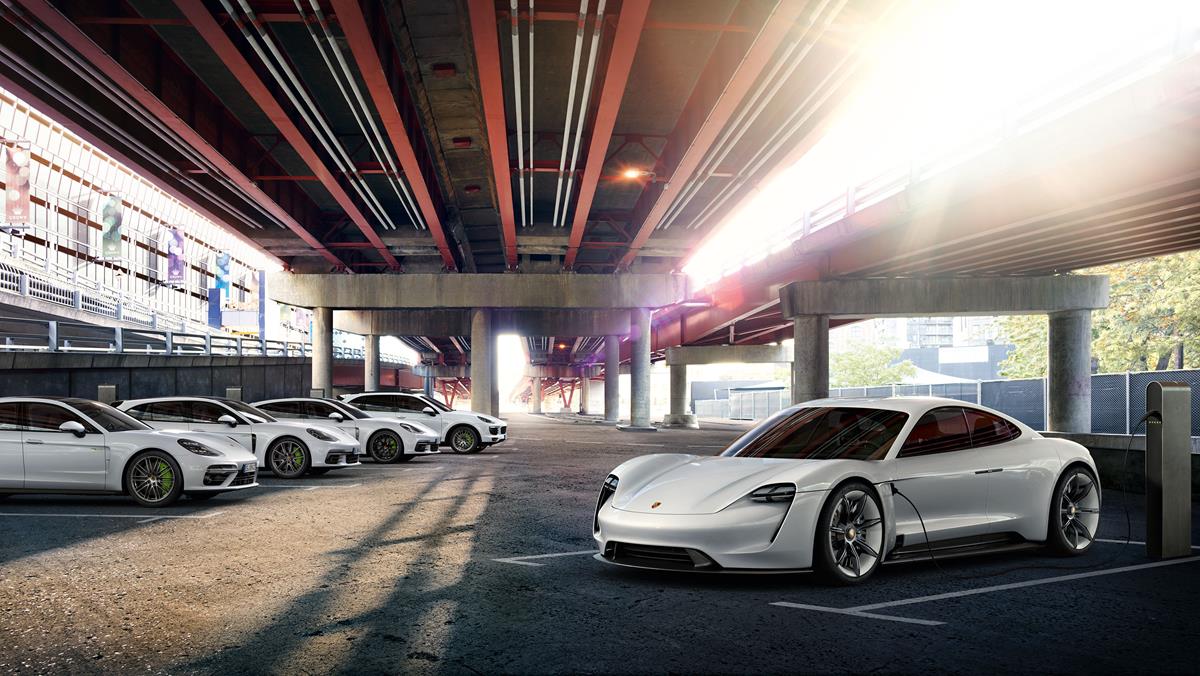 Porsche investe oltre 6 miliardi nella mobilità elettrica - image porsche_e_performance_MY17 on https://motori.net