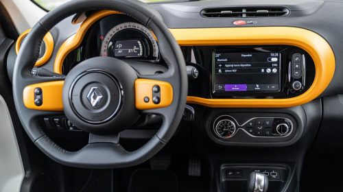 Agile, cool, connessa: ecco la nuova Renault Twingo - image 21227015_CS_-_Nuova_TWINGO_La_streetcar_innovativa_e_connessa_che_d_colore_e-500x280 on https://motori.net