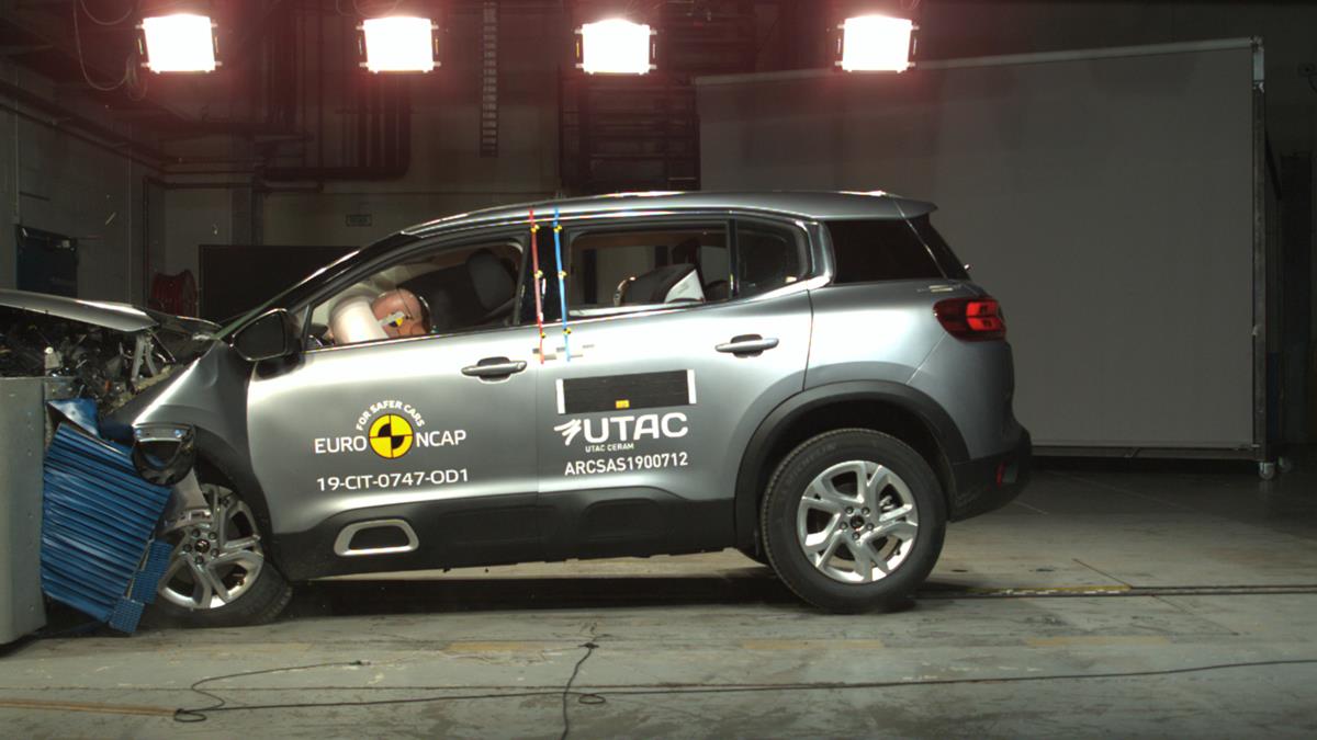 Agile, cool, connessa: ecco la nuova Renault Twingo - image EuroNCAP on https://motori.net