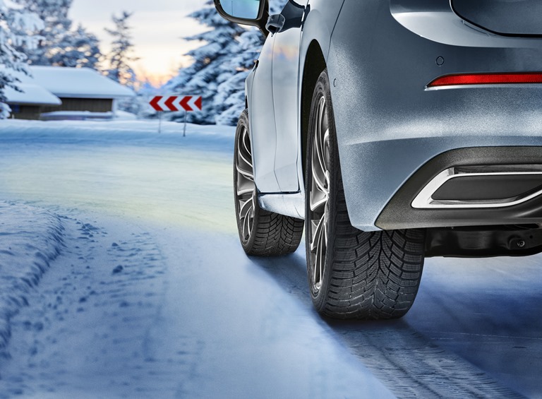 Ambiente e motosport: Opel da sempre all’avanguardia - image Continental_WinterContact_TS_870_Car_2 on https://motori.net