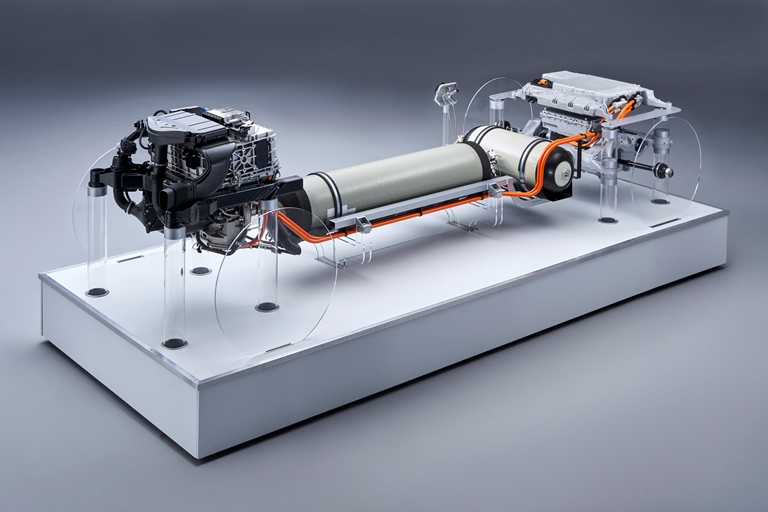 BMW conferma l’impegno nella tecnologia fuel cell - image P90386173 on https://motori.net