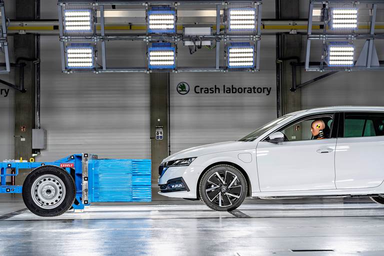 BMW conferma l’impegno nella tecnologia fuel cell - image skoda-auto-crash-lab on https://motori.net