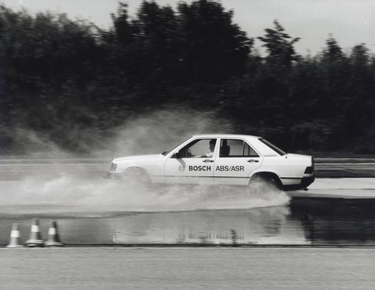 60 anni di Peugeot 404 - image 3-hk-07052 on https://motori.net