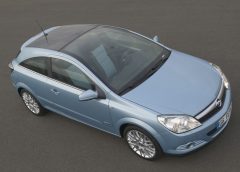 Go Dacia! 15 anni alla grande - image Astra-Hybrid-240x172 on https://motori.net