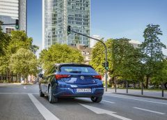 Auto e infrastrutture lavorano insieme nella guida autonoma urbana - image Opel-Astra-508388_5-240x172 on https://motori.net