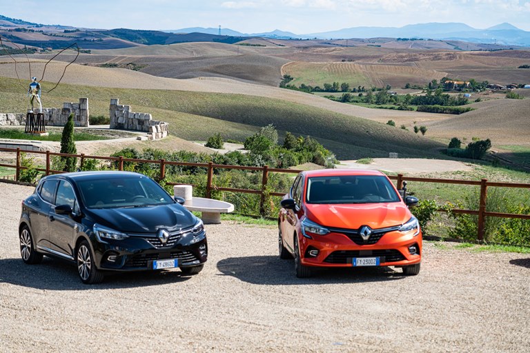 Guidare una Top Wagon - image Nuova_Renault_CLIO on https://motori.net