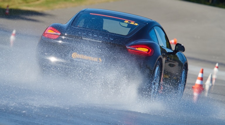 Inizio della formazione per circa 170 giovani in Opel - image Pioggia-estiva_aquaplaning on https://motori.net