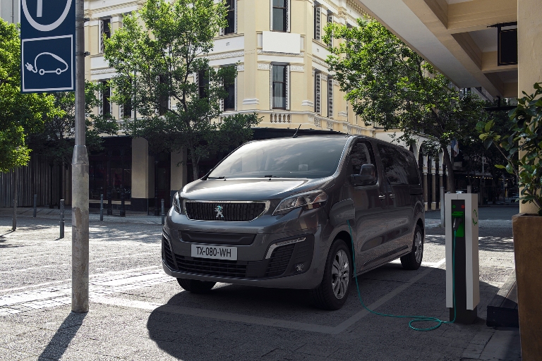 Peugeot Traveller anche 100% elettrico - image NUOVO-PEUGEOT-e-TRAVELLER-Next-Gen-Travel-2_0 on https://motori.net