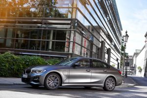 BMW punta sull’ibrido plug-in con le Serie 3 e Serie 5