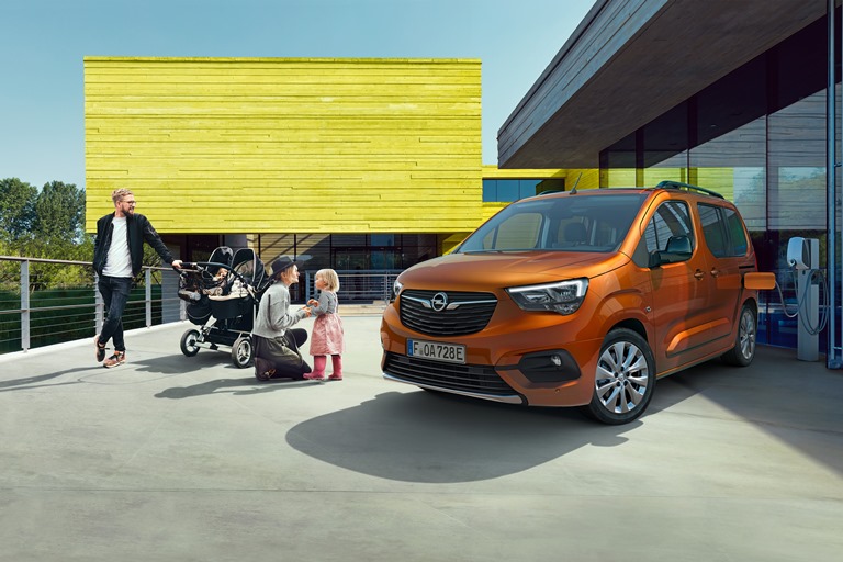 Arriva Volvo C40 Recharge a trazione solo elettrica - image Opel-Combo-e-Life on https://motori.net