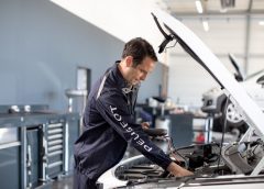 Meganòmane. Renault completa la gamma E-Tech - image AP_2018_ATELIER-BATTERIES_WORKSHOP-BATTERY_001-r-240x172 on https://motori.net