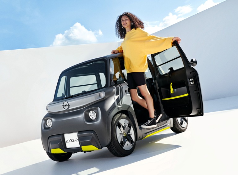 100% elettrica in abbonamento per taxi e noleggio con conducente - image Opel-Rocks-e on https://motori.net