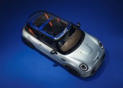 Jaguar F-Pace: migliorate tecnologie e versione R-Dynamic Black - image mini-strip-240x172 on https://motori.net