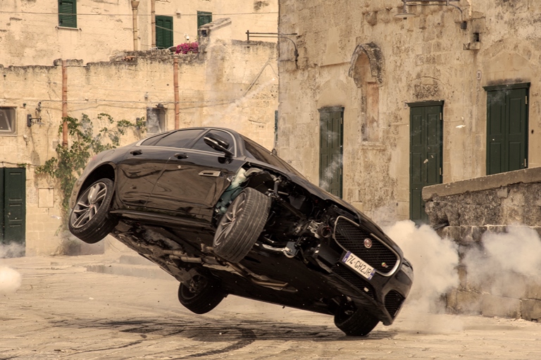 Jaguar XF nel film di 007 “No Time to Die” - image jaguar-xf-12 on https://motori.net