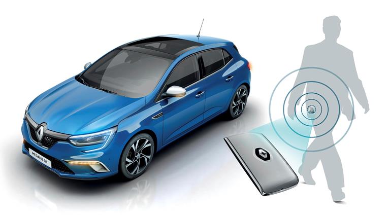 Gli italiani e le auto ibride ed elettriche - image 2021-Story-Renault-Hands-Free-Card-20-years-of-innovation-in-the-palm-of-your-hand on https://motori.net