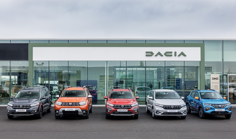 Scarpe da guida Mazda - image 2022-New-visual-identity-of-Dacia-network on https://motori.net