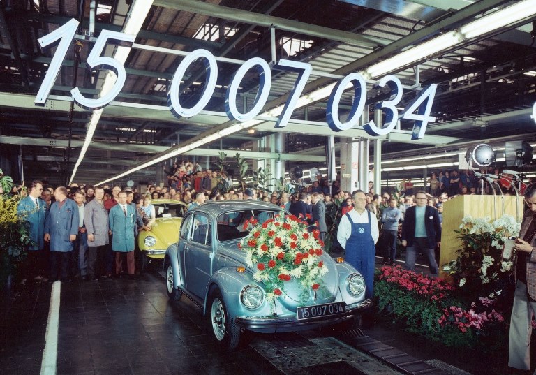 Anteprima mondiale: Toyota Aygo X - image 50-anni-Maggiolino-record-1972 on https://motori.net