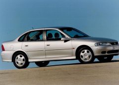 Andrea Cola: la Huracán GT3 è la “mia macchina” - image 1999-Vectra-B-4-porte-240x172 on https://motori.net