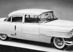 In arrivo ad Autunno, Continental PremiumContact 7 - image 1954-Cadiillac-Serie-60-Special-Fleetwood-Sedan-240x172 on https://motori.net
