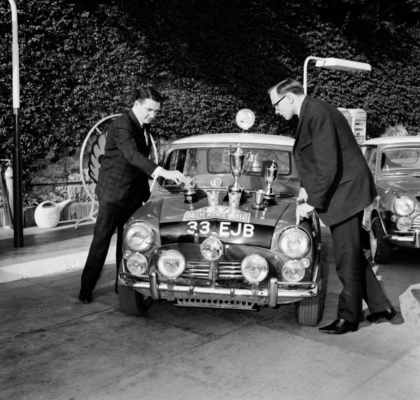 Mercedes GT AMG: il debutto a Parigi - image Montecarlo-1964 on https://motori.net
