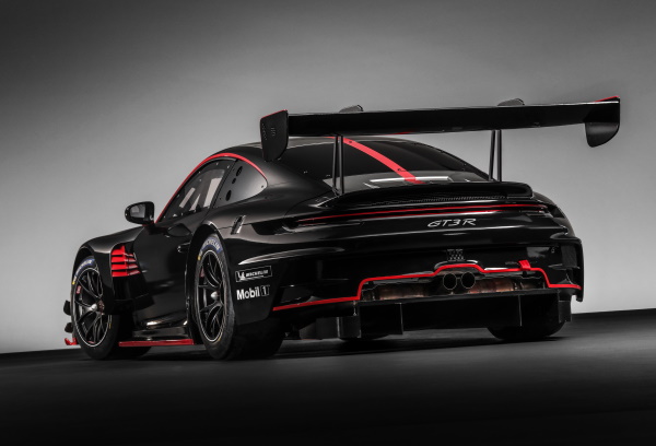 Più sostanza, più eleganza - image Porsche-9911-GT3-R on https://motori.net