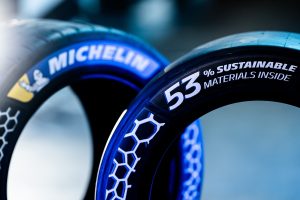 Prestazioni con pneumatici composti al 53% da materiali sostenibili