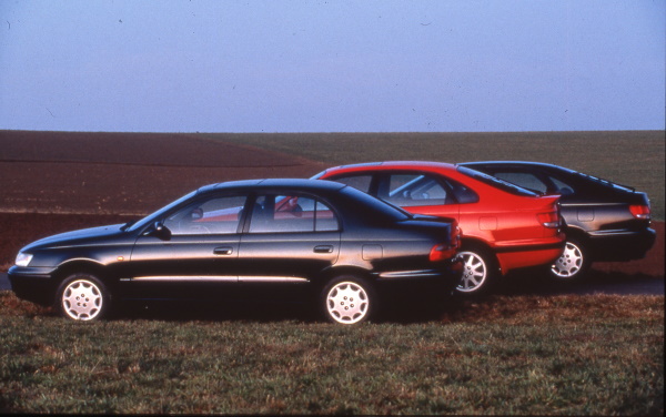 Toyota “gioca” con la Roma - image 1992-Toyota-Carina-E on https://motori.net