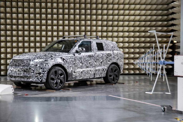 Jaguar Land Rover verso il futuro - image RRS_23MY_Gaydon_EMC_image-1 on https://motori.net