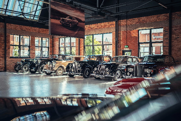 The Drive EVolution - image Bentley-Heritage-Garage on https://motori.net