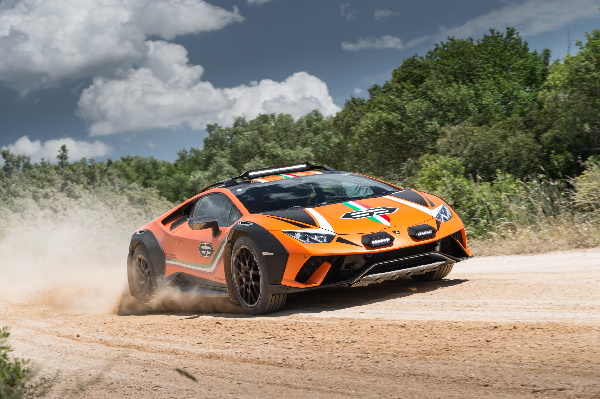 Lamborghini World Finals: Basz e Michelotto campioni - image Lamorghini-Huracn-Sterrato on https://motori.net