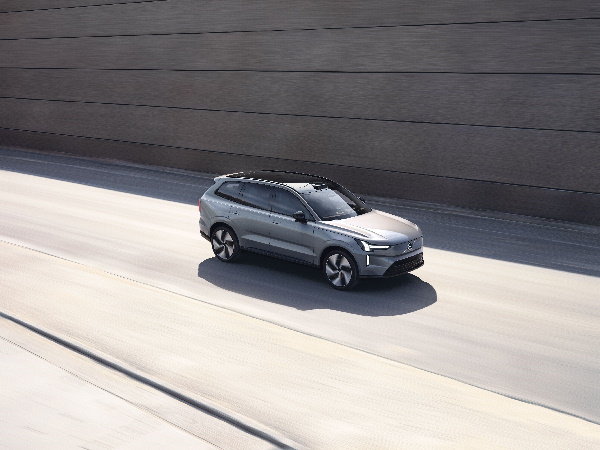 Honda Sensing Elite: funzioni di sicurezza con guida autonoma di livello 3 - image Volvo-EX90 on https://motori.net