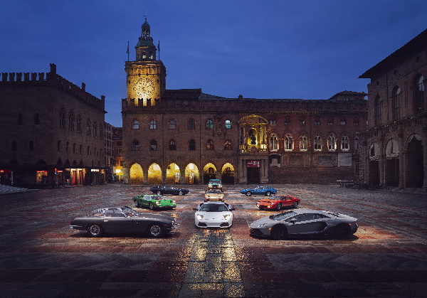 Ferrari F40 - image Lamborghini-gamma-V12 on https://motori.net