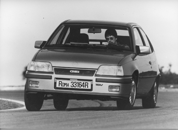 Nuova Aygo by Undercover Jun Takahashi - image 1988-Opel-Kadett-E-GSi-16V on https://motori.net