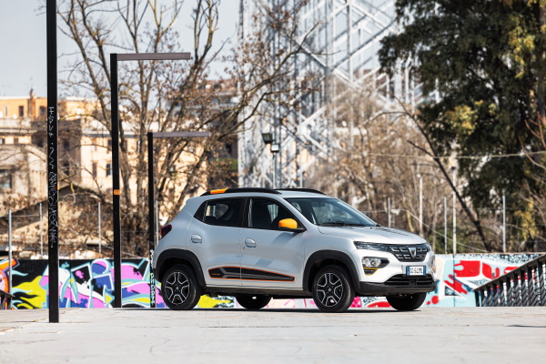 Le performance Abarth su Instagram - image Dacia-Spring on https://motori.net