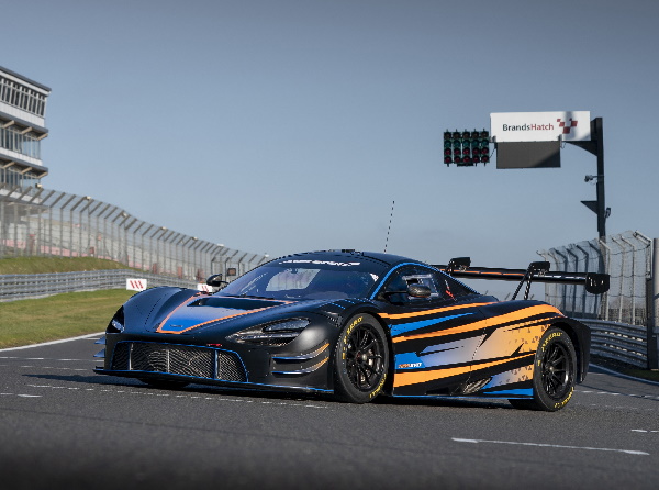 Reali e digitali i  prototipi della Macan elettrica - image McLaren-720-S-GT3-Evo on https://motori.net