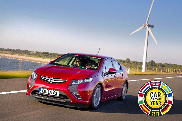 Magic Eye e IA sorvegliano l’assemblaggio Škoda - image 2012-Opel-Ampera-Auto-Anno on https://motori.net