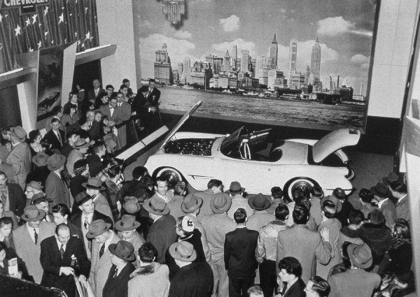 L’ammiraglia SUV della Stella guarda ancora più in alto - image 1953-Motorama on https://motori.net