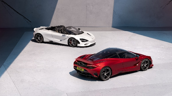 Jaguar non aspetta il 2035: solo elettriche nel 2025 - image McLaren750S on https://motori.net