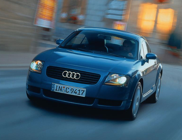 Audi TT compie 25 anni - image AudiTTPrimaSerie on https://motori.net