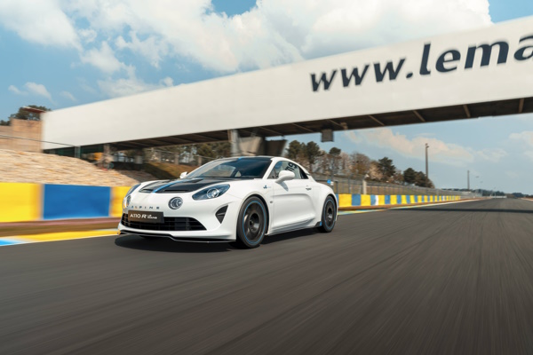 Ad oltre 400 km/h con un V6 Peugeot - image ALPINE_A110_R_Le_Mans_Limited_Edition on https://motori.net