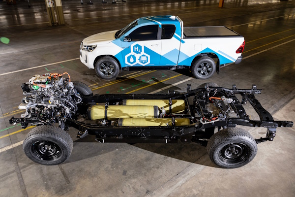 Fuel cell per il pick-up Toyota Hilux - image Hilux-fuel-cell on https://motori.net