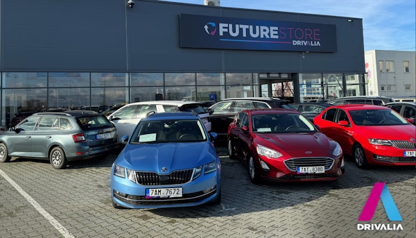 Hertz in USA vende 20.000 auto elettriche - image Future-drivalia-Future-Store on https://motori.net